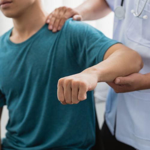 Private Therapist doing a Shoulder Massage.